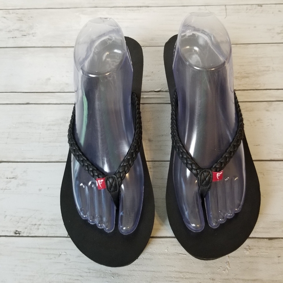 Flojos Hayley Black Woven Thong Wedge Heel Thong Sandal - Picture 2 of 11